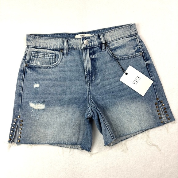 NWT Vici LA Light Wash Studded Raw Hem Midrise 100% Cotton Jean Shorts Size 26 - Picture 1 of 14
